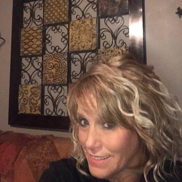 Meet your Posher, Denise - Picture 1 of 1